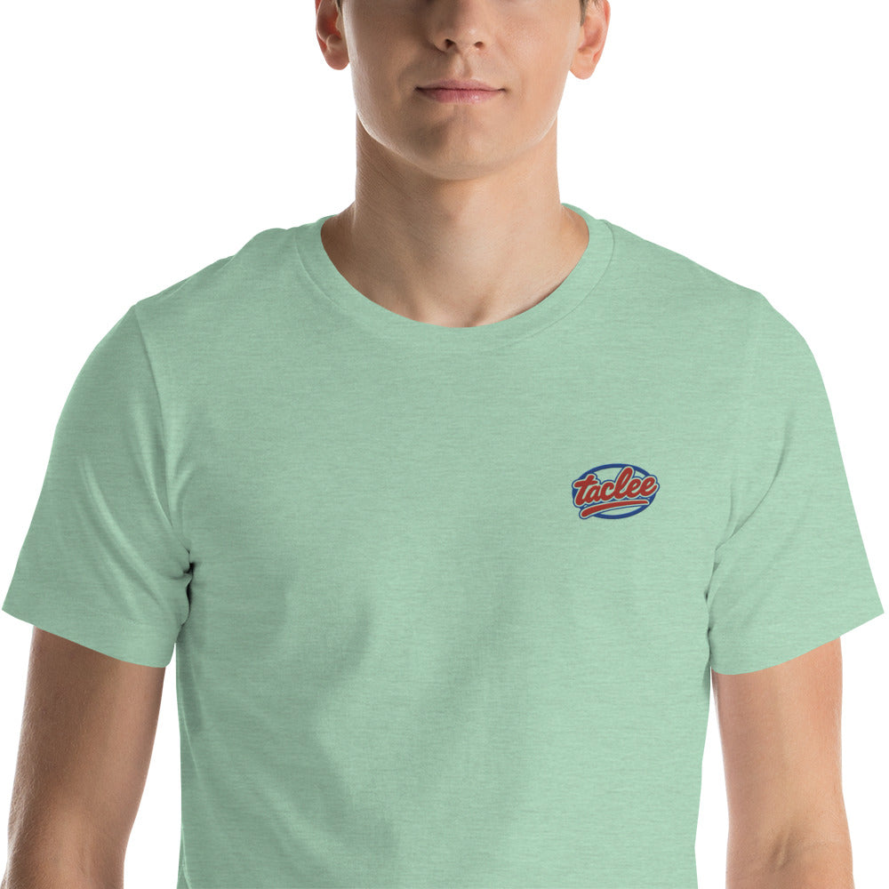 T-shirt unisex vert pastel brodé avec logo Taclee sur le torse.