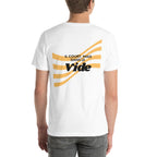 T shirt unisex blanc avec flocage dans le dos écrit " Il court mais dans le vide" 