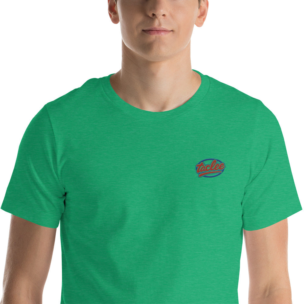 T-shirt unisex vert brodé avec logo Taclee sur le torse.